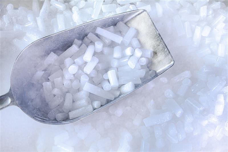 Dry Ice Pellets vs Blocks: Which One Should You Choose?